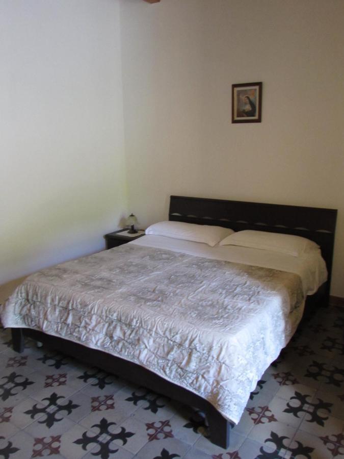 Bed and Breakfast Antico Palazzo à Giardini-Naxos Extérieur photo